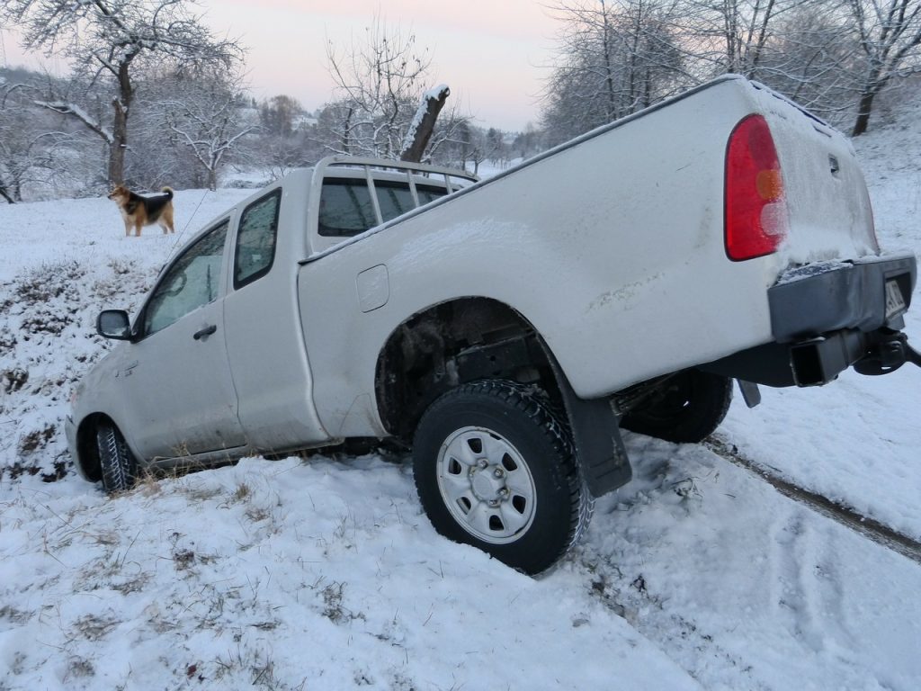 automobile, accident, winter-70074.jpg